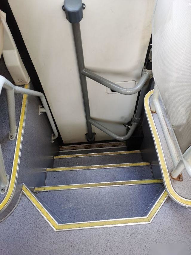 Left Steering Yutong 49 Seat ZK6110 2nd Hand Bus Left Steering Two Doors Rear Engine