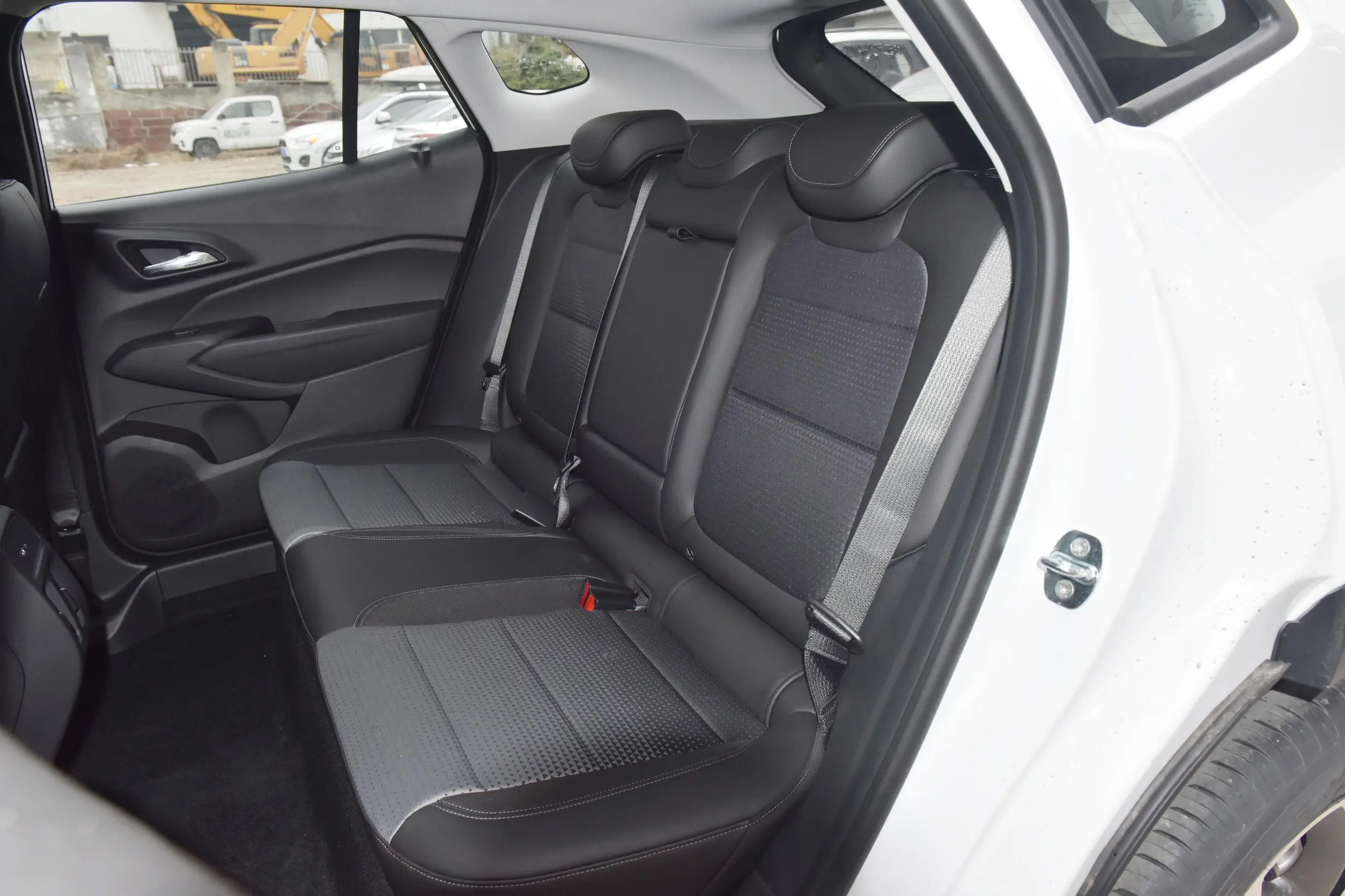 2023 2024 Chevrolet Seeker 1.5t Left Hand Drive Gasoline Car Compact Suv Automatic Multi-function Steering Wheel Chevrolet