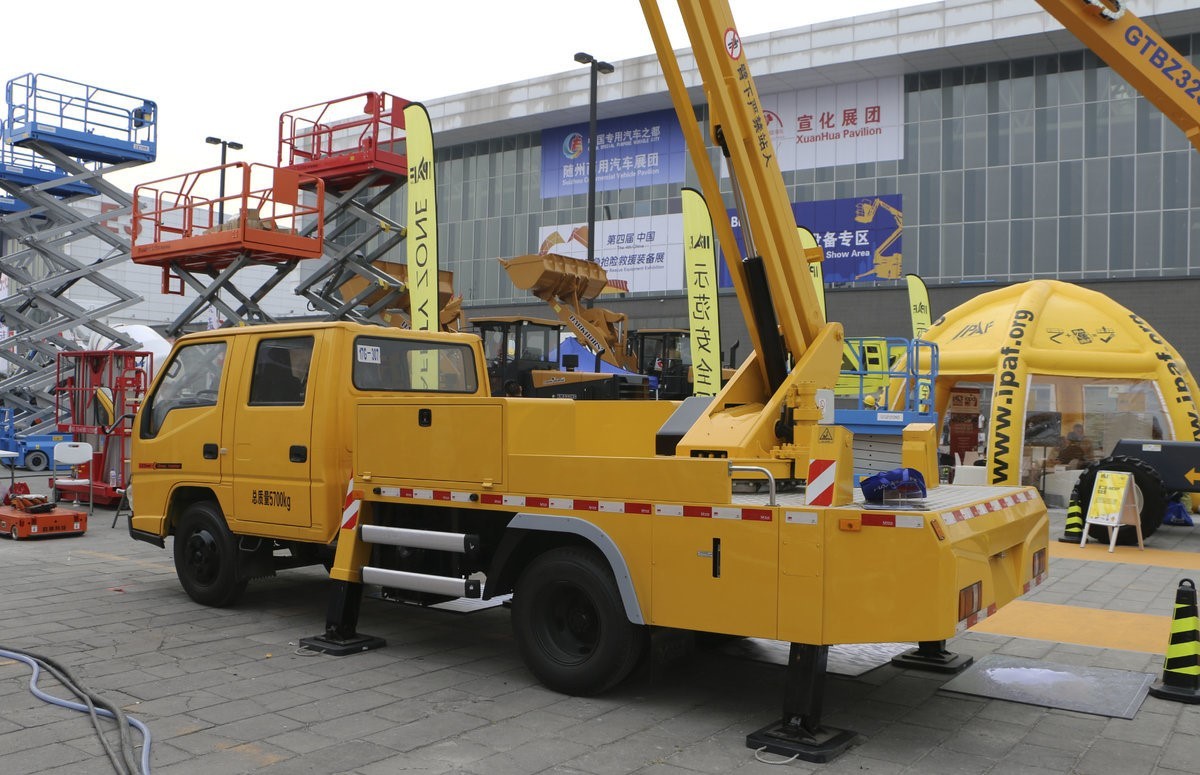 Construction Machinery 30m Vehicle Mounted Aerial Work Vehicle Telescopic Hydraulic Truck Aerial Work Platform
