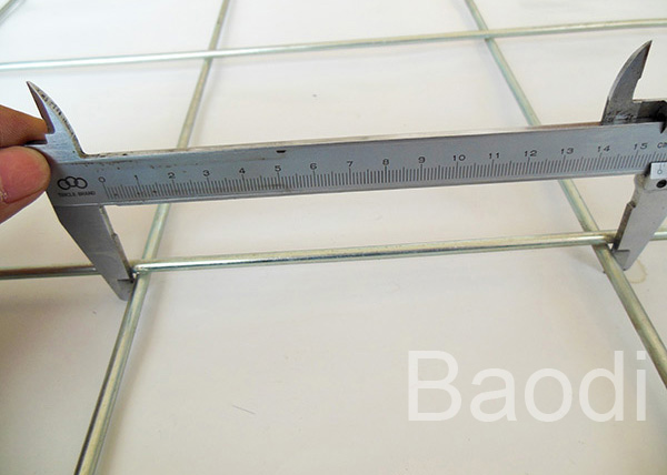 Low Carbon Iron Wire Weld Mesh Sheets , Hog Wire Fencing 25 - 150mm Mesh Opening