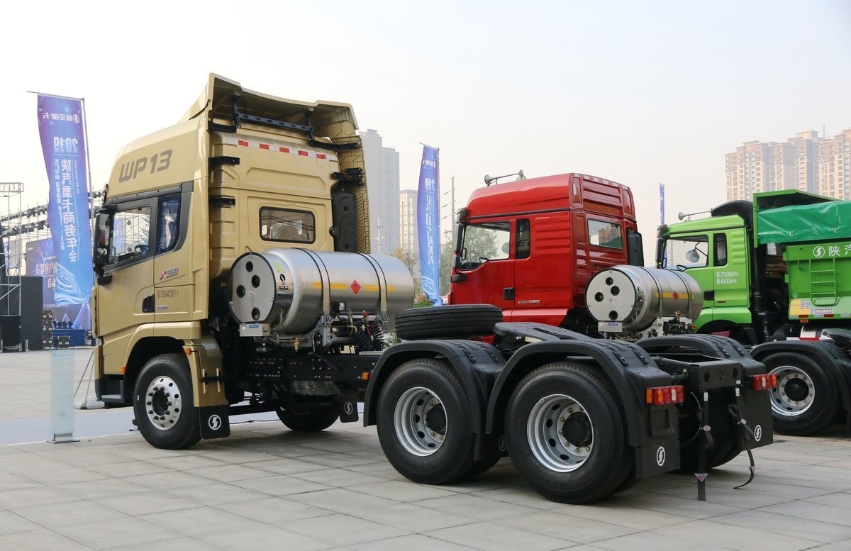 X3000 Highly 2000mm Euro 2/Euro 3/Euro 5 Tractor Truck with Engine Capacity 8L and Air Suspension