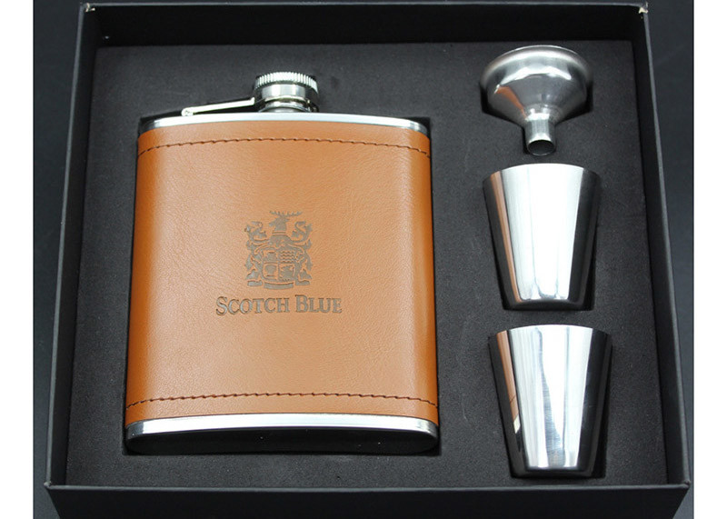Leather Kitchen Household Items Scottish Hip Flask Set For Outdoor Travel