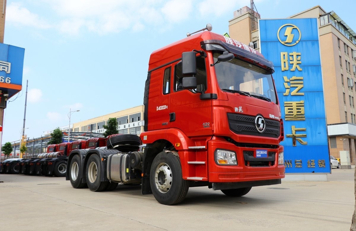 M3000 Shacman Tractor Truck Lightweight Northern Edition with Air Bag Seats