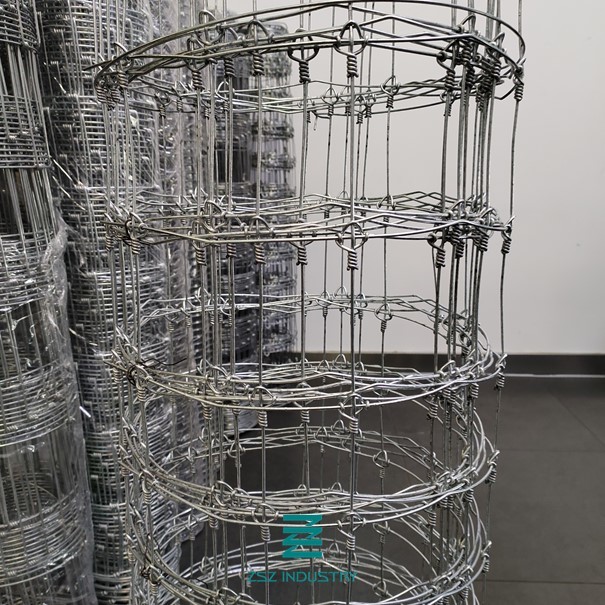 Protective Fixed Knot Fence Galvanised Wire Mesh Roll High Tensile Silver Color