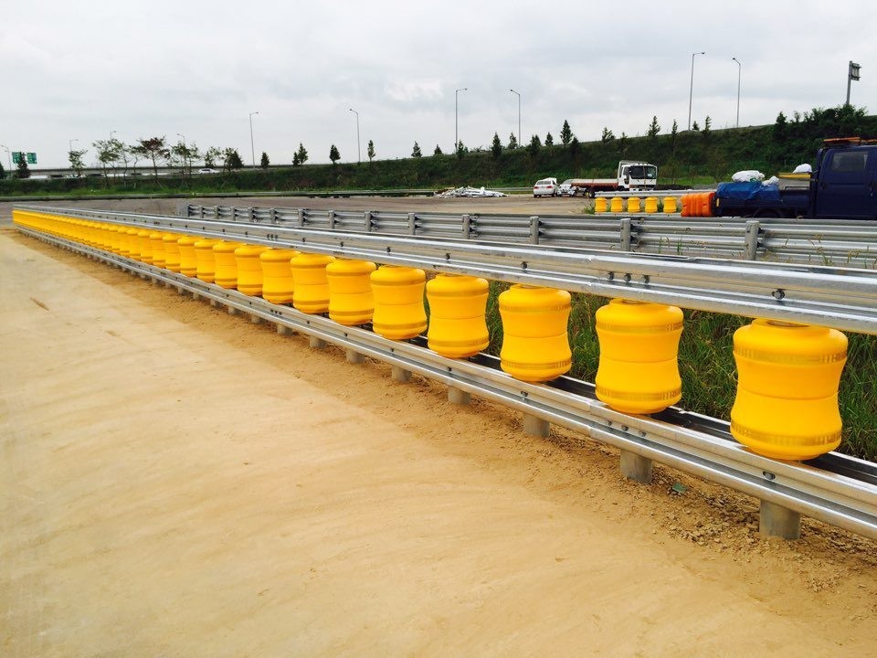 Metal Beam Rolling Guardrail Barrier Ethylene Vinyl Acetate Copolymer Material