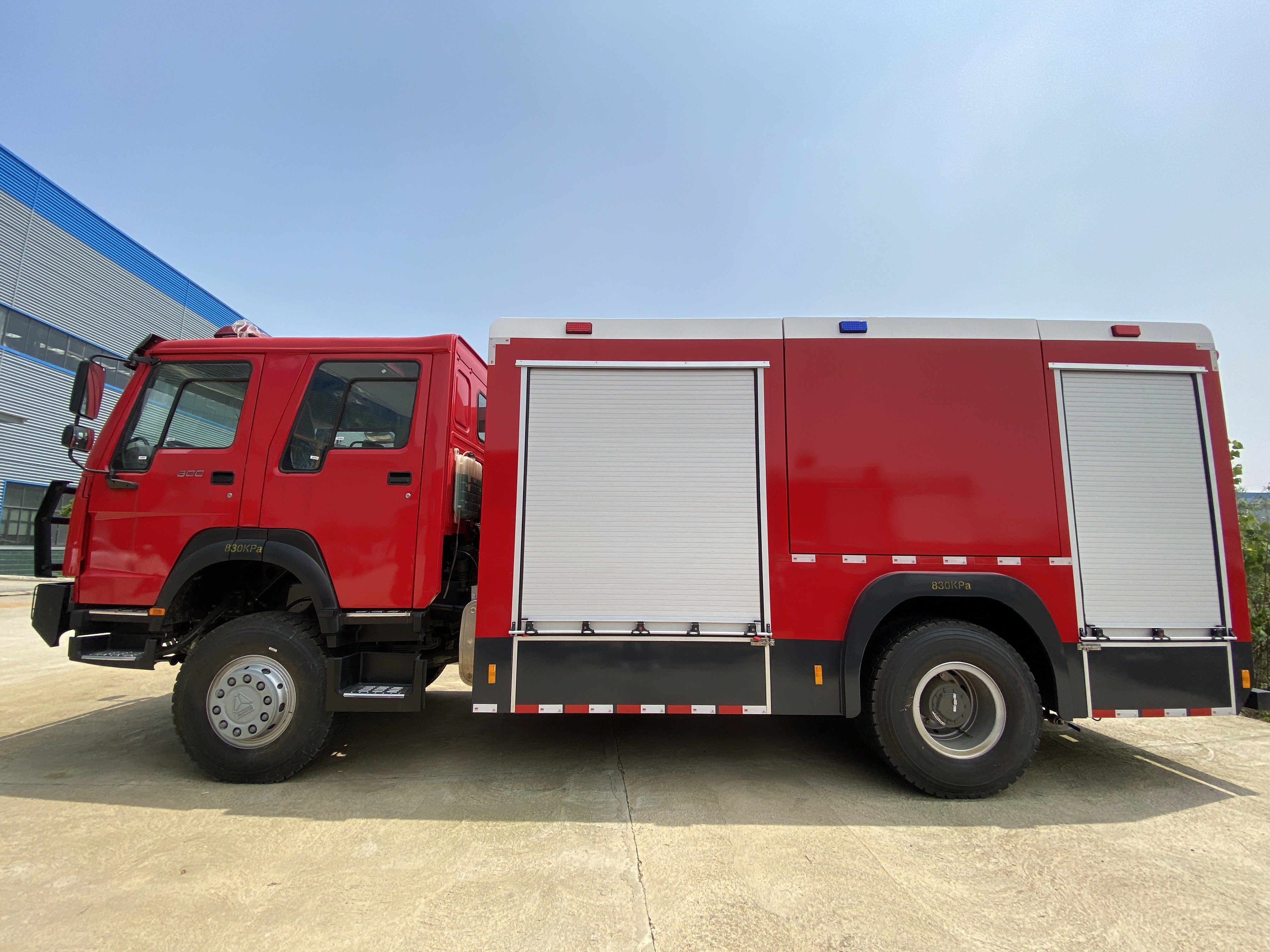 Shacman 6X4 Road Vehicle Diesel Engine Fire Fighting Truck Horsepower 351 450hp