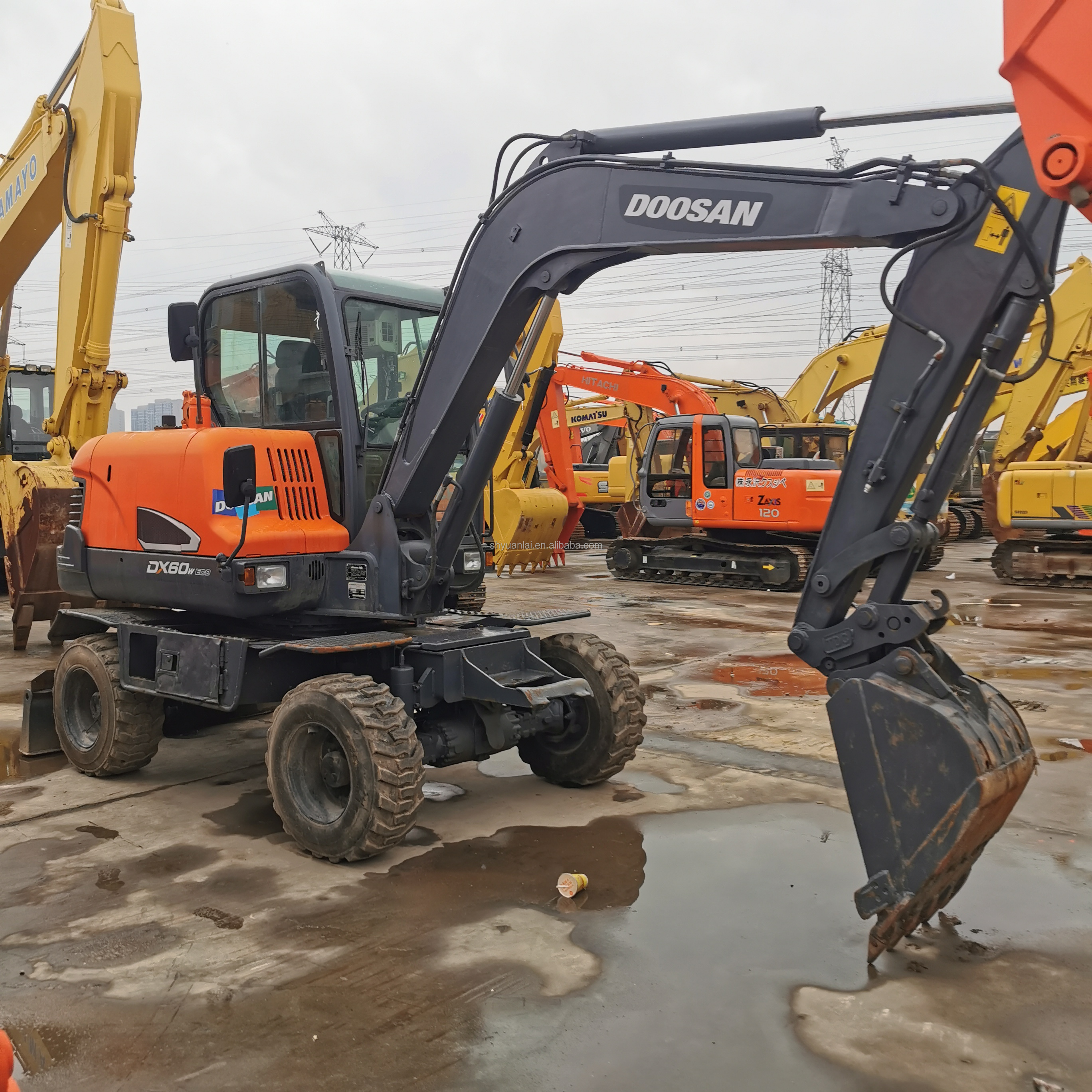 DOOSAN DX60W Excavator Affordable and Suitable for Crushing Used Hand Excavators