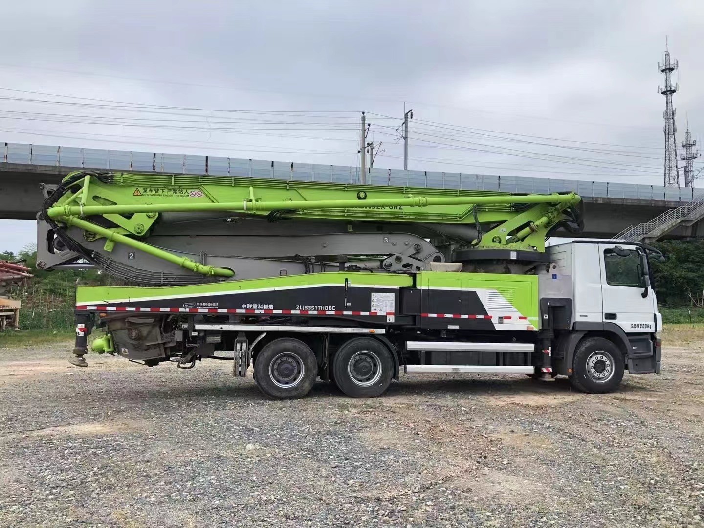 2019 ZLJ5351THBBE Zoomlion Concrete Pump Truck Second-hand 35000KG 51.2m Max Height 11Mpa Concrete Pressure
