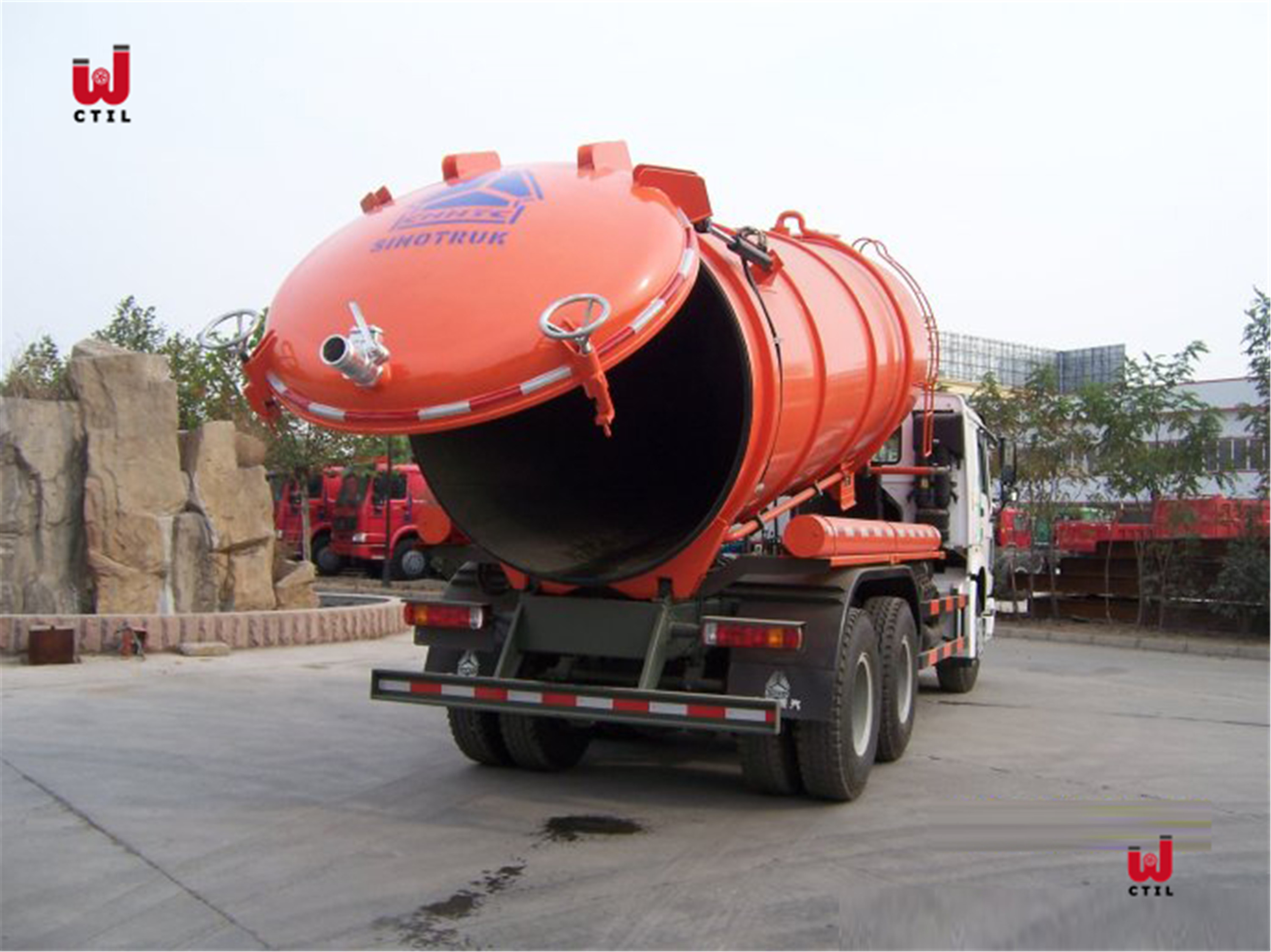 Sinotruk 15t Sewer Vacuum Truck Orange Sewer Jetting Truck 35 Cubic