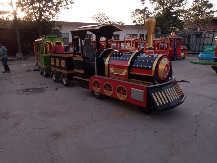 Colorful Painting Shopping Mall Train , FRP Material Trackless Train Ride