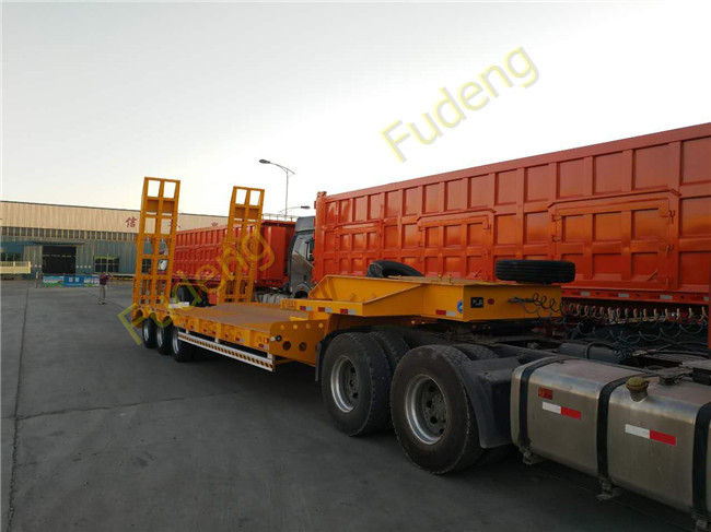 Excavator Transport Low Bed Trailer Truck 3 X 13 Ton Axle Mechanical Suspension