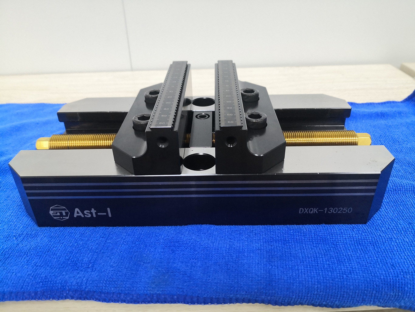 Reversible Precision Milling Vise Adjustable 5 Axis Self Centering Vise