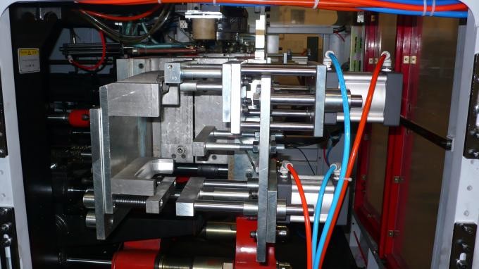 Customized Extrusion Automatic Blow Moulding Machine For Palm Oil Bottle