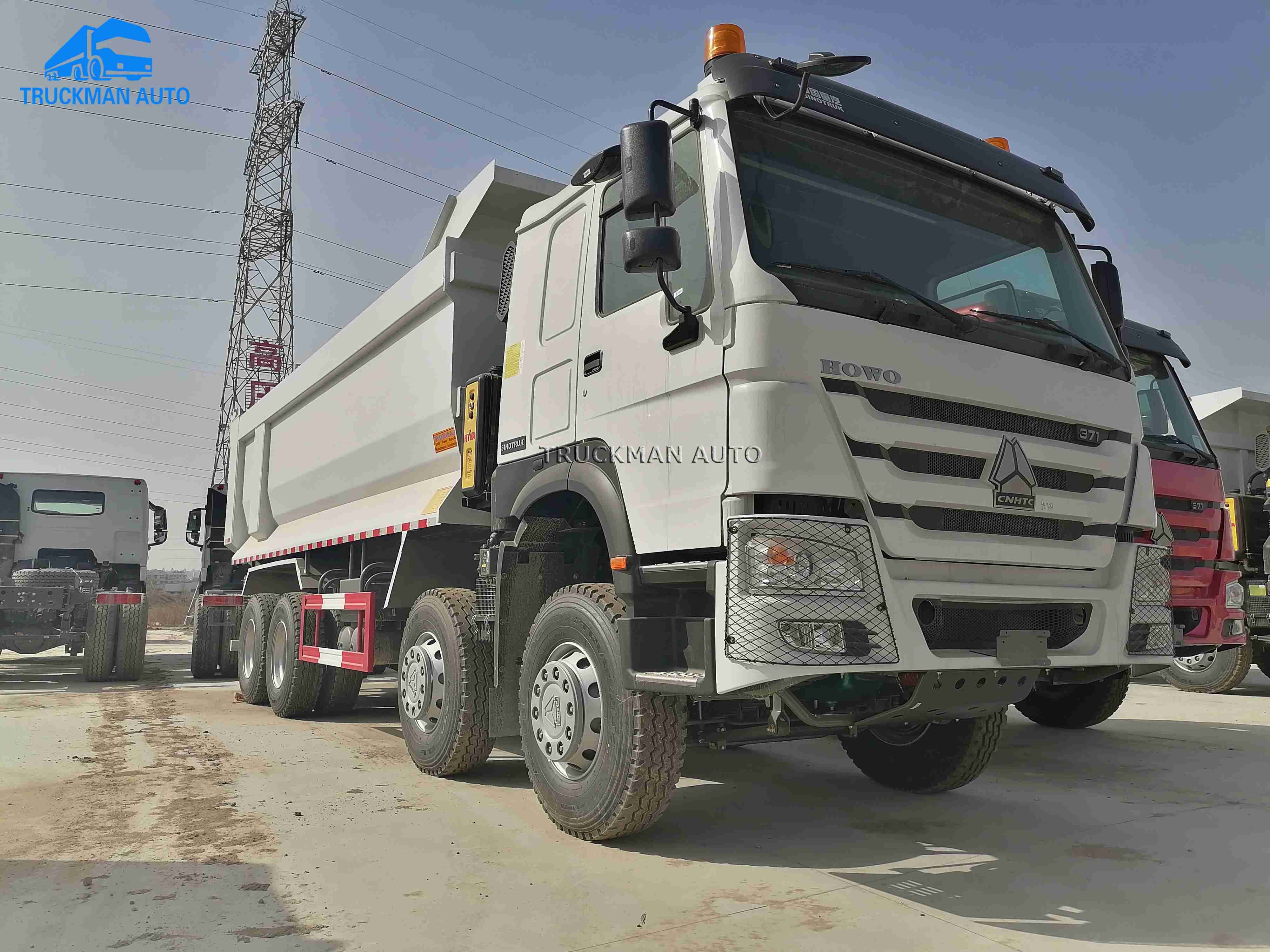 Customized 12 Wheel Dump Truck , 8x4 Tipper Truck With 50 Tons Loading Capacity