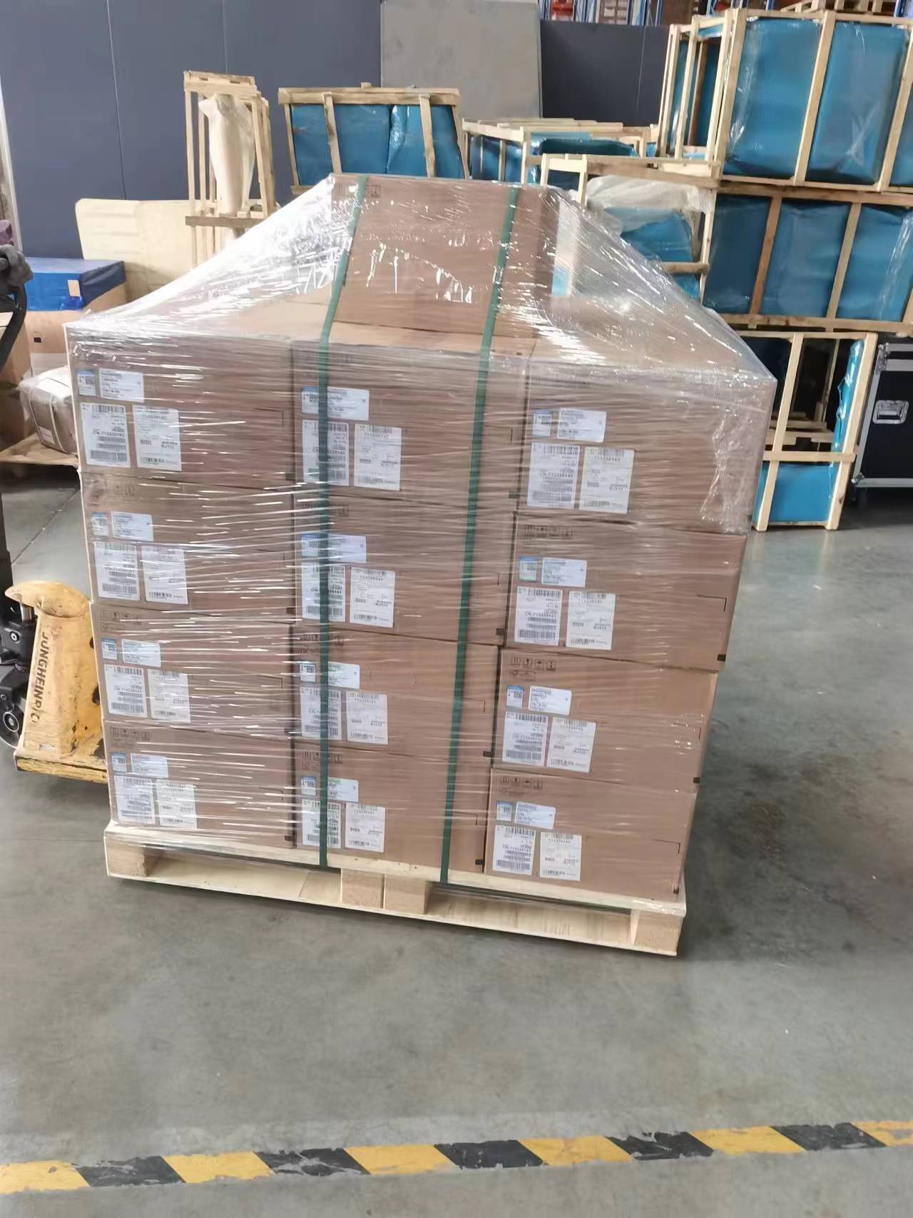 S5735-L48T4X-A1 Telecommunication 48 Port 10 Gig SFP Network Switch with 10000Mbps Transmission Rate