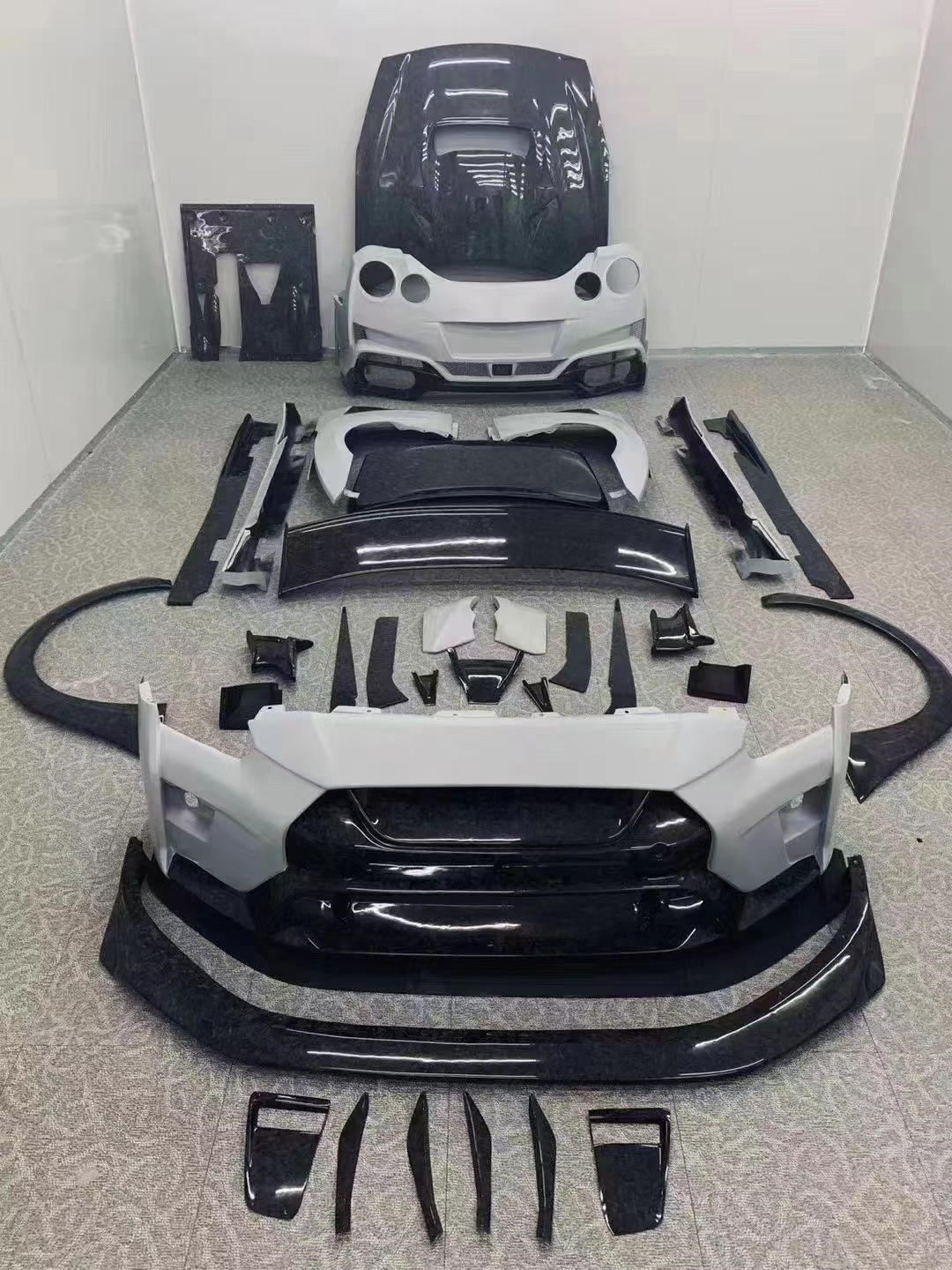 For Nissan GTR Body Kit GTR R35 Upgrades the VARIS-style Carbon Fiber Front and Rear Bumper Spoiler Body Kit