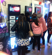 6 Secured Electronic Lockers Cell Phone Charging Kiosks For Airport / Train Station / Bus Station