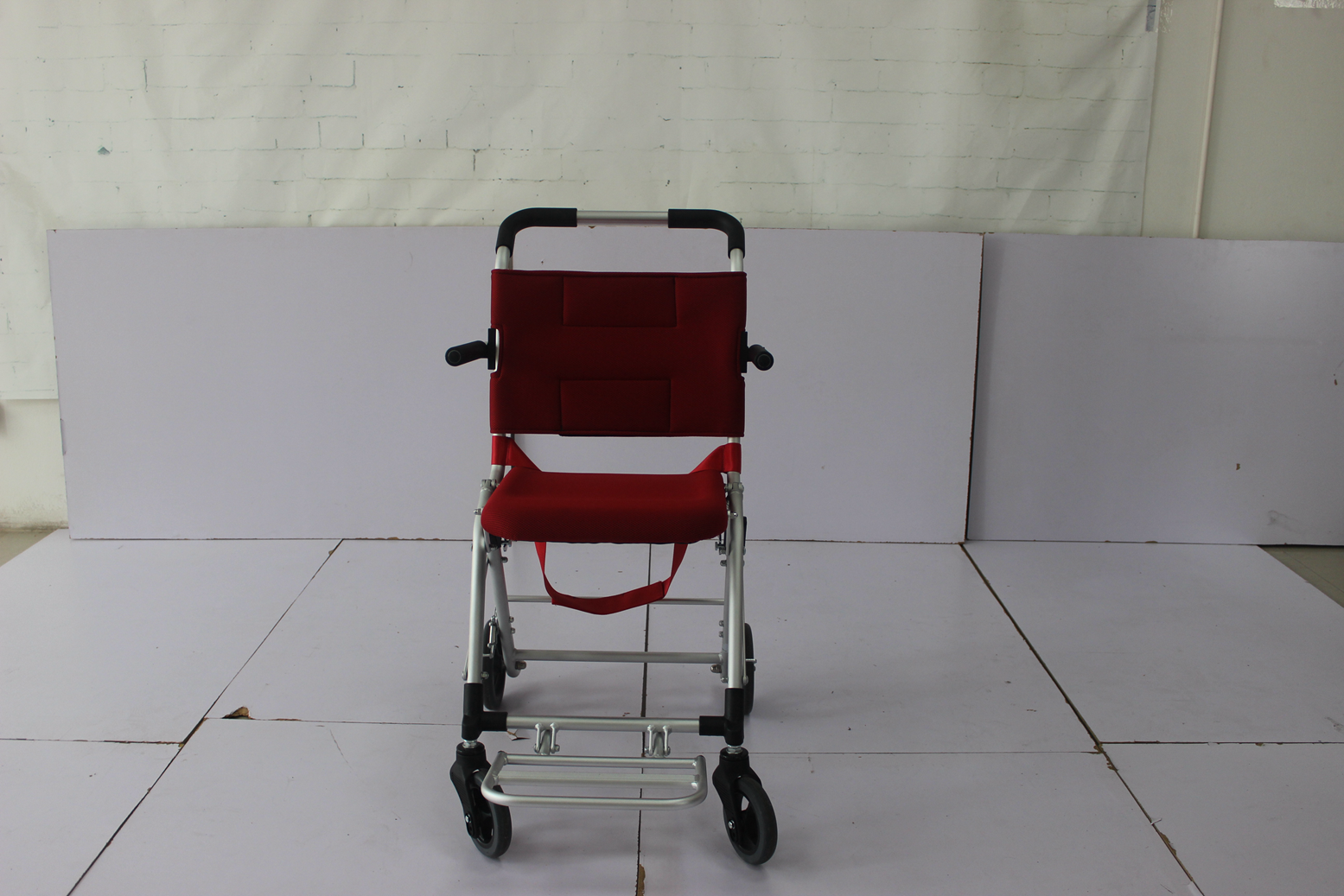 120kg Best Lightweight Folding Wheelchair Caterpillar Type Aluminum Alloy 600mm
