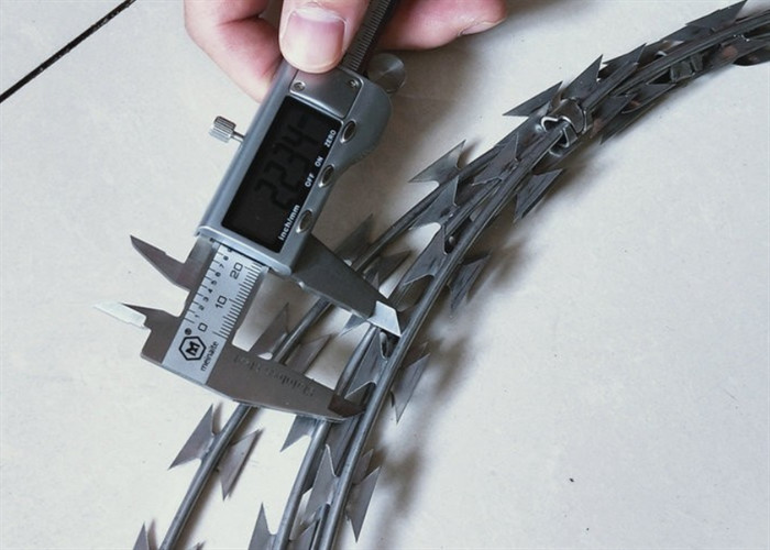 Coil Pvc Coated Bto-22 3 Clips Razor Barbed Wire Q195