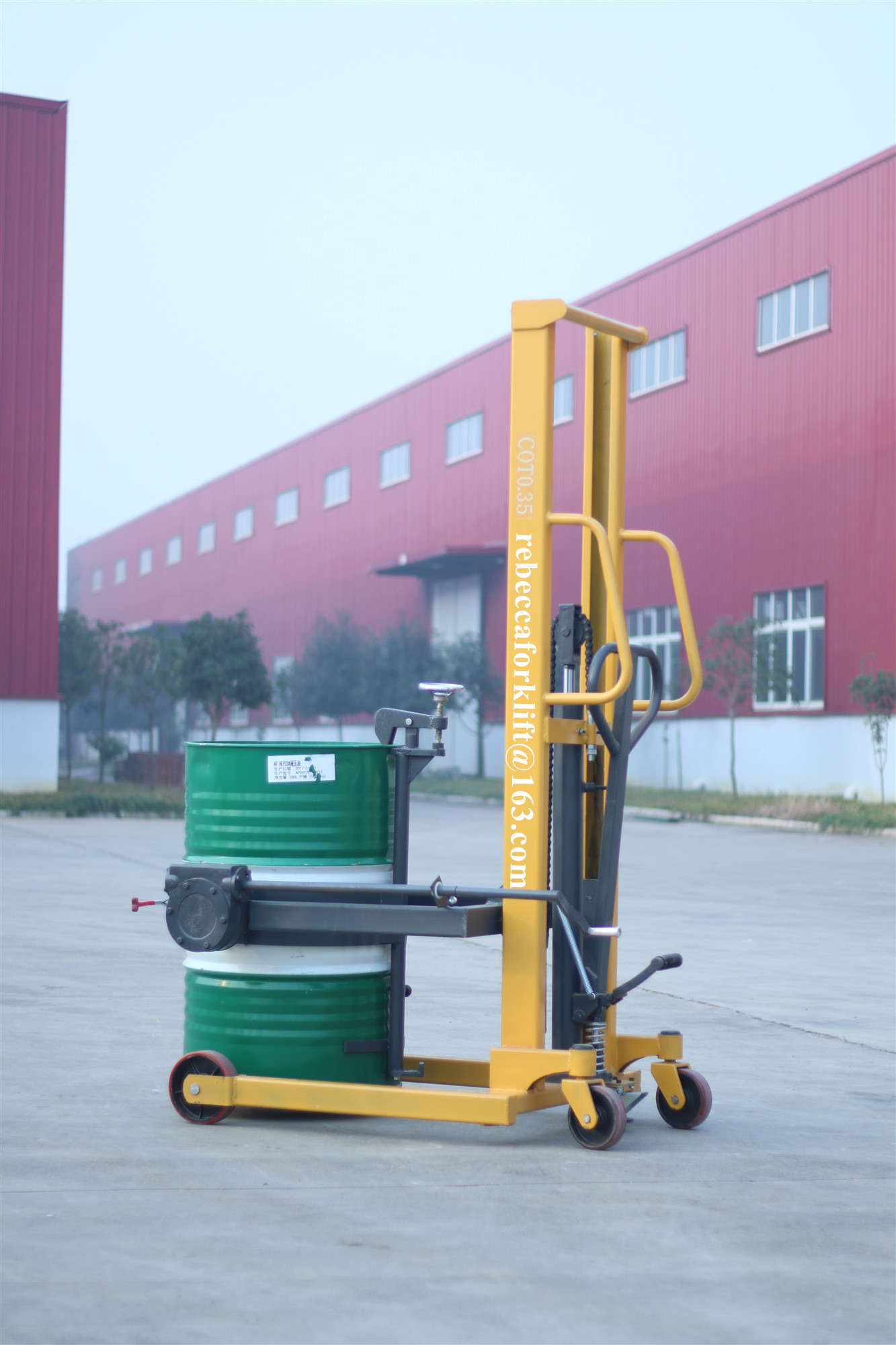 Compact Structure Drum Lifter Trolley With Hooper 350KG 1.46M Lifting Height