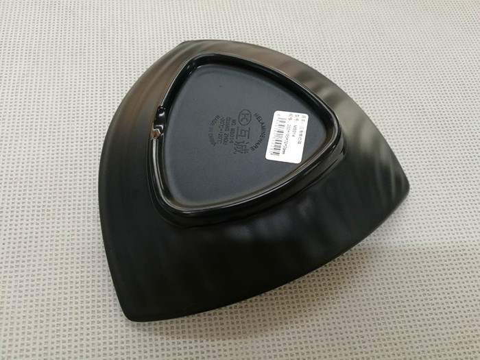 Imitation Porcelain Dinnerware Sets Black Color Triangle-Shape Length 20cm Weight 344g