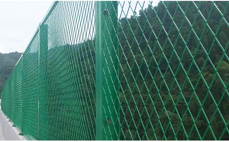 Customized Stainless Steel Barbed Wire Fence for Durable Metal Welded Wire Mesh Panel