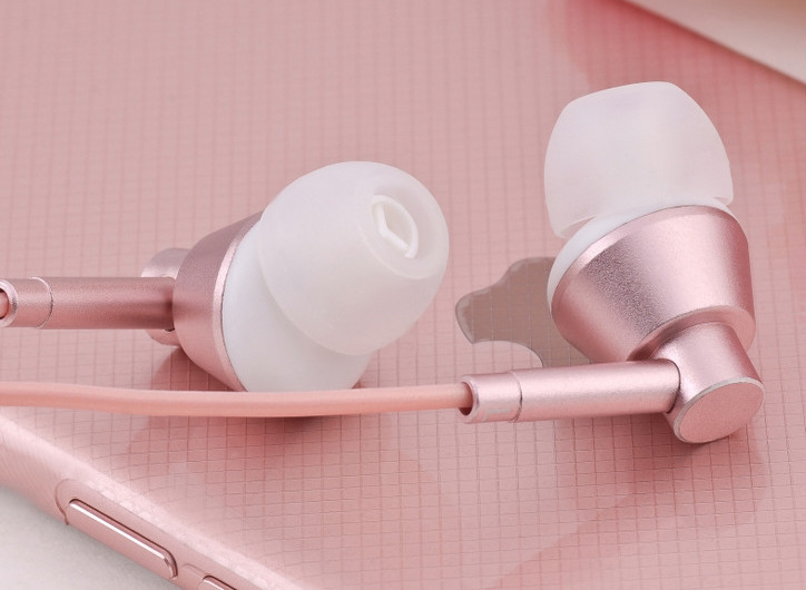 HZD1813E Wholesale design oem premium hands free wired earphone Sensitivty:108±3dB at 1KHz,6mW