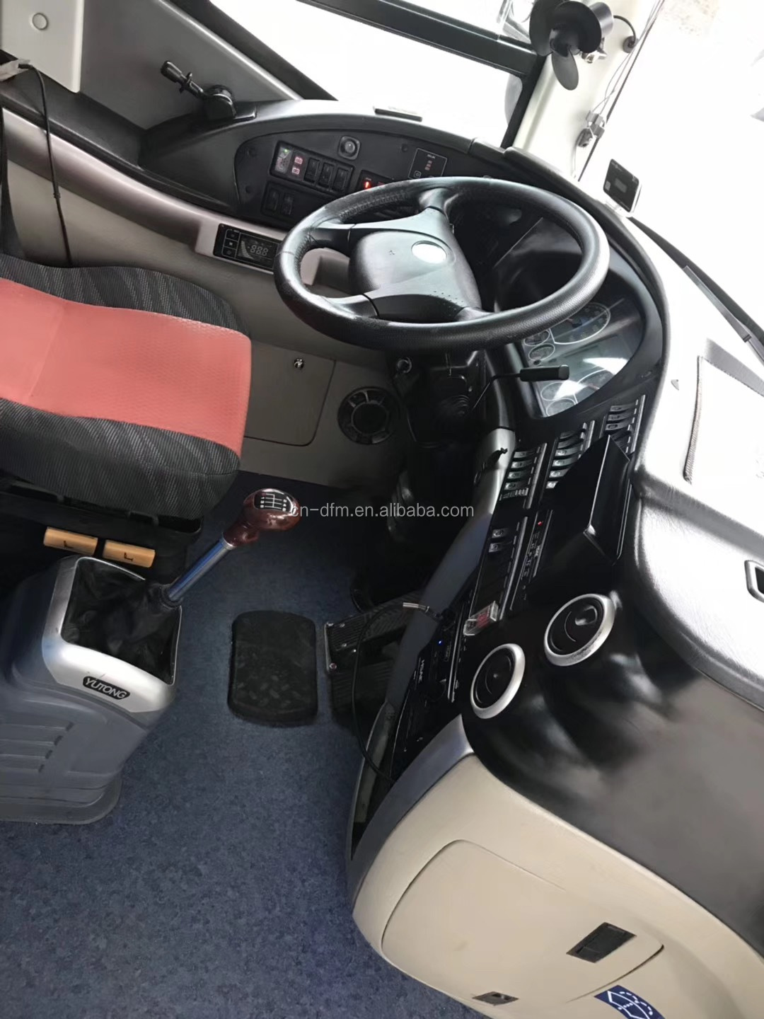 Luxury 32 Seats Higer Bus Diesel Red Used Coach Bus In Dubai 6.494L Displacement Good