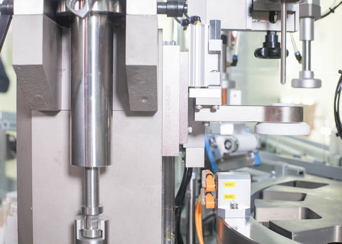PLC Control Jar Filling And Capping Machine 16 Stations High Capacity Output