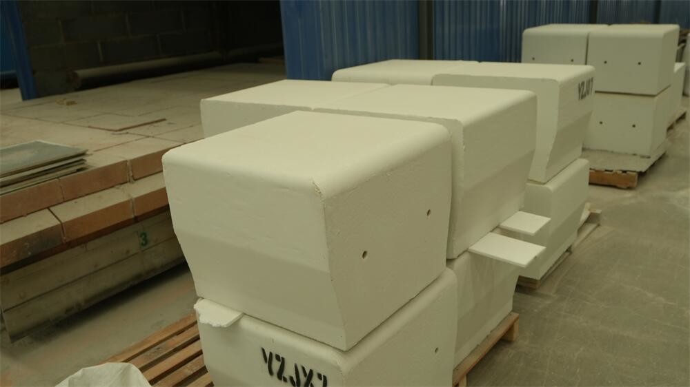 Less Pollution To Glass Melt Resintering Fusion Cast Mullite Refractory Bricks For Glass Furnace