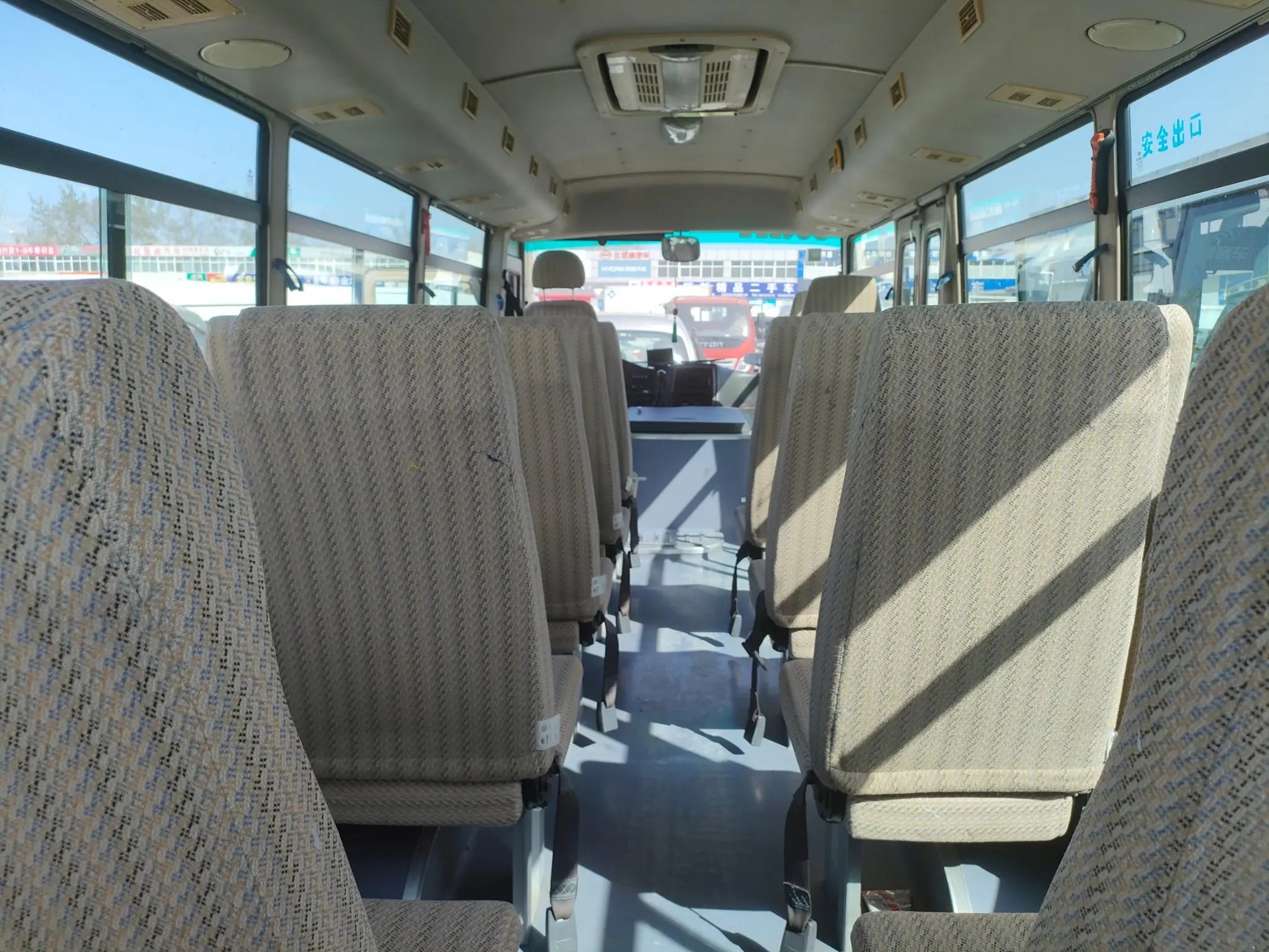 Used Short Bus Folding Door 26 Seats Front Engine Sliding Window 7 Meters Second Hand Young Tong Bus ZK6720D
