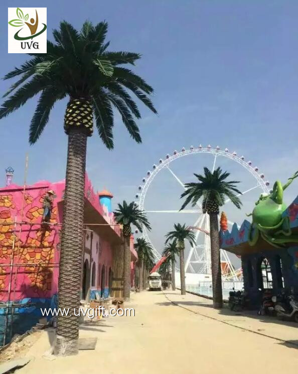 UVG large glassfiber artificial palm tree outdoor with green silk leaves for water world decoration PTR060