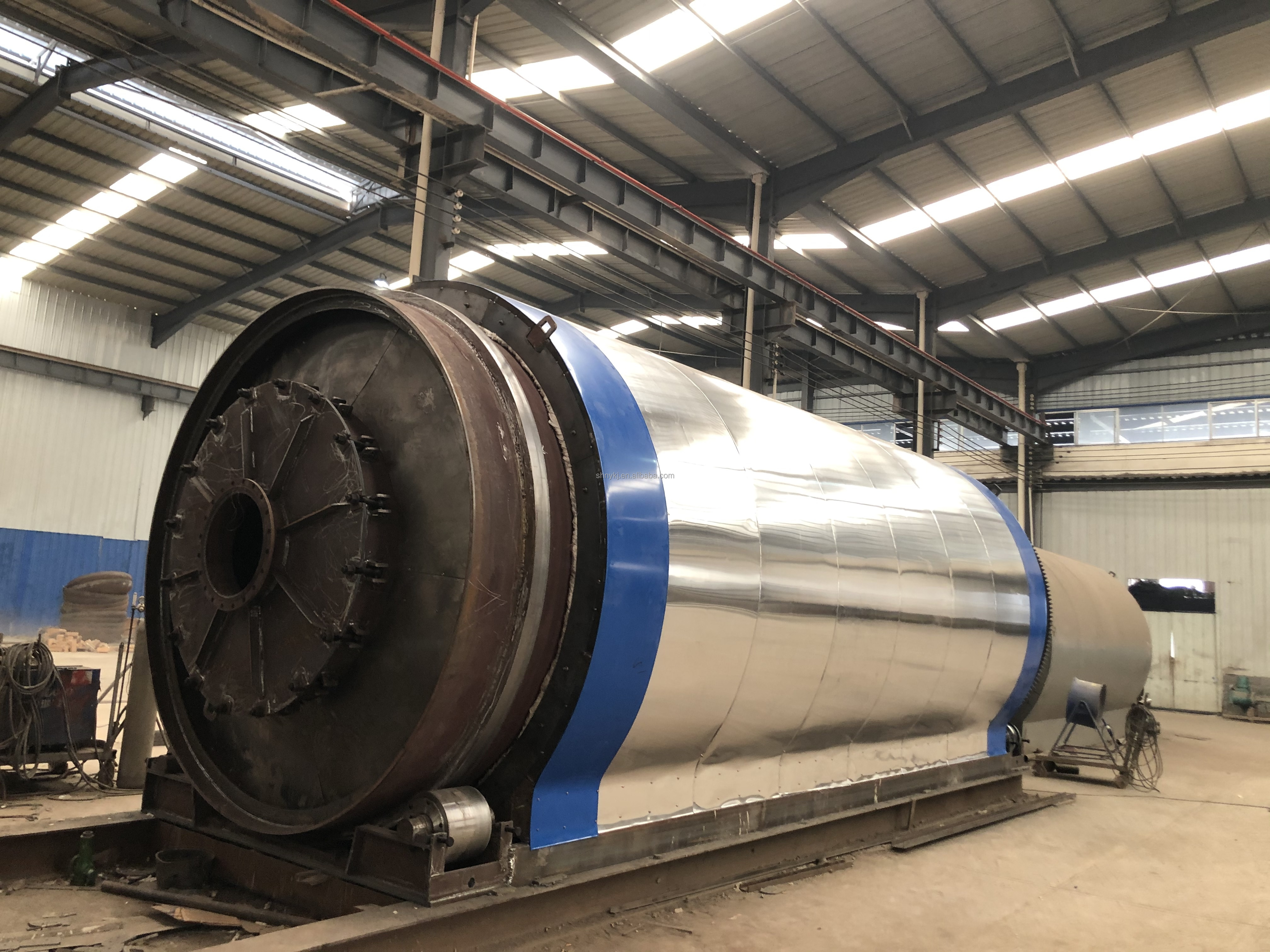 15.5kw Rotary Type Recycle Convert Waste Tires and Plastic to Fuel Oil Pyrolysis Machines