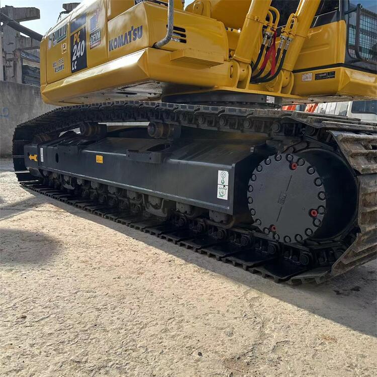 Used Komatsu PC240-8 Excavator with Cummins Engine and 690 Working Hours Crawler Japan