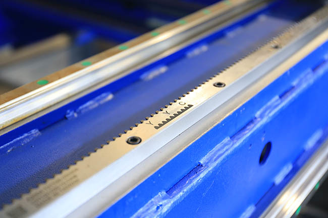 Raycus CNC Fiber Laser Cutting Machine 6000mm 3300w For Galvanized Steel Pipe