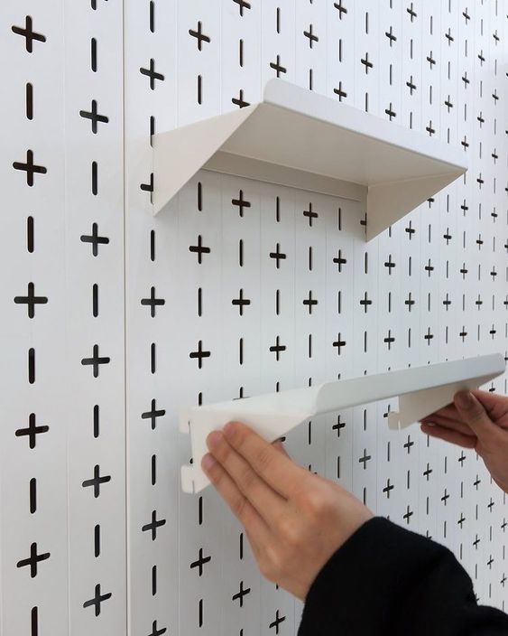 Customized Metal Retail Wall Display Shelves Modular Display Racks Durable