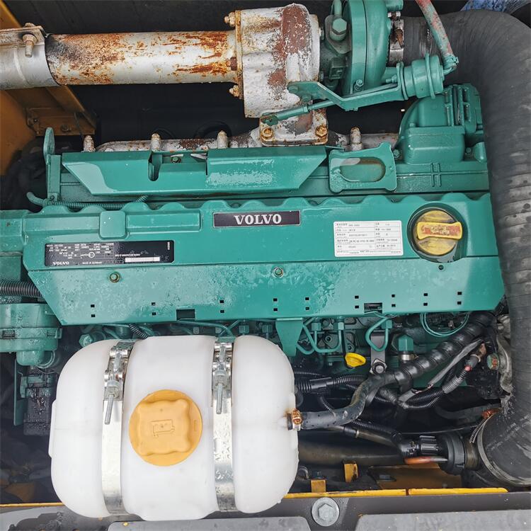 20 Ton Volvo 200DL Used Excavator Crawler in Shanghai with Moving Type Crawler Chain