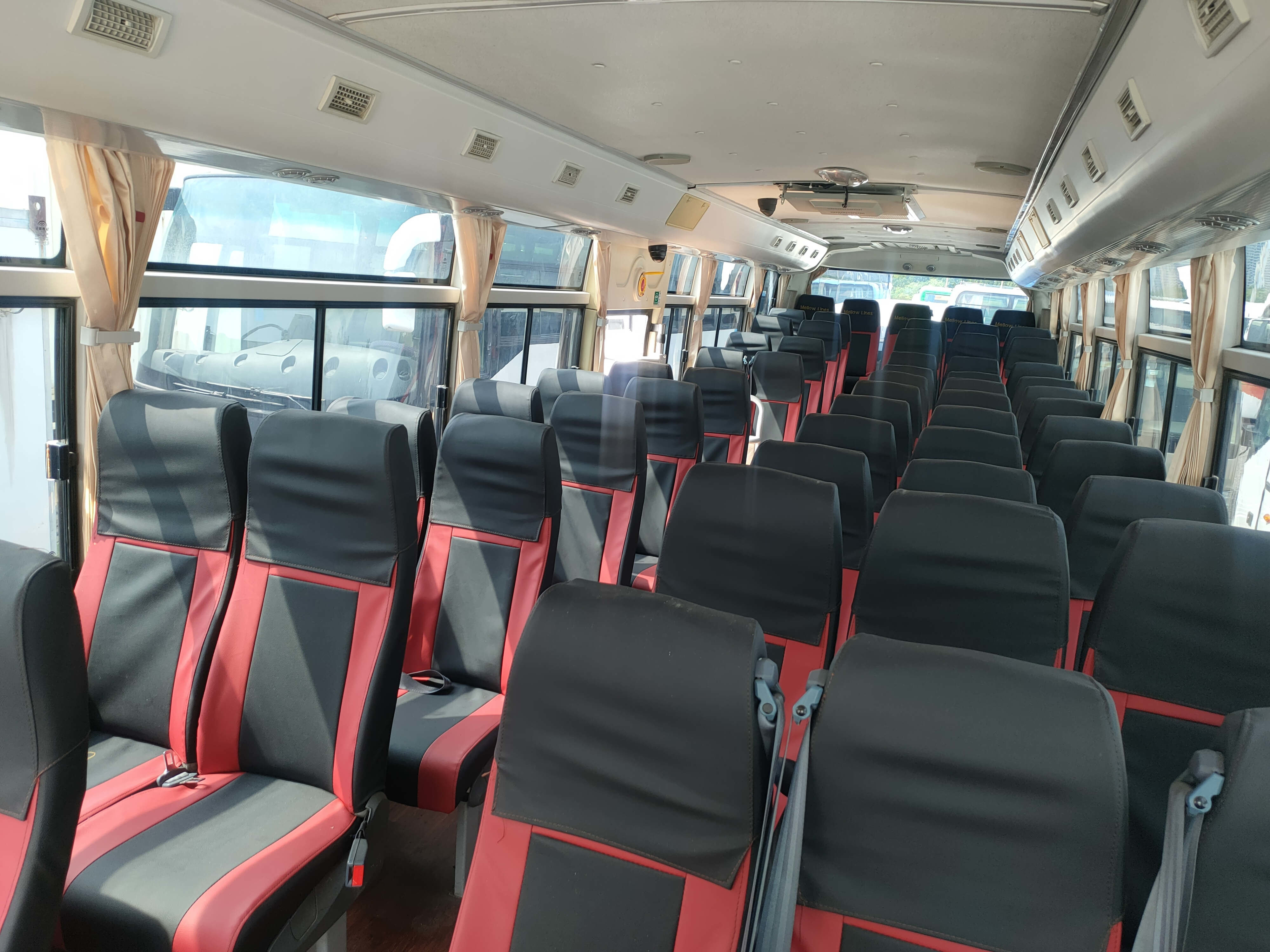 Buses And Coaches Yutong ZK6115 Long Distance Transport 59 Seats 2016 Year Diesel Layout LHD
