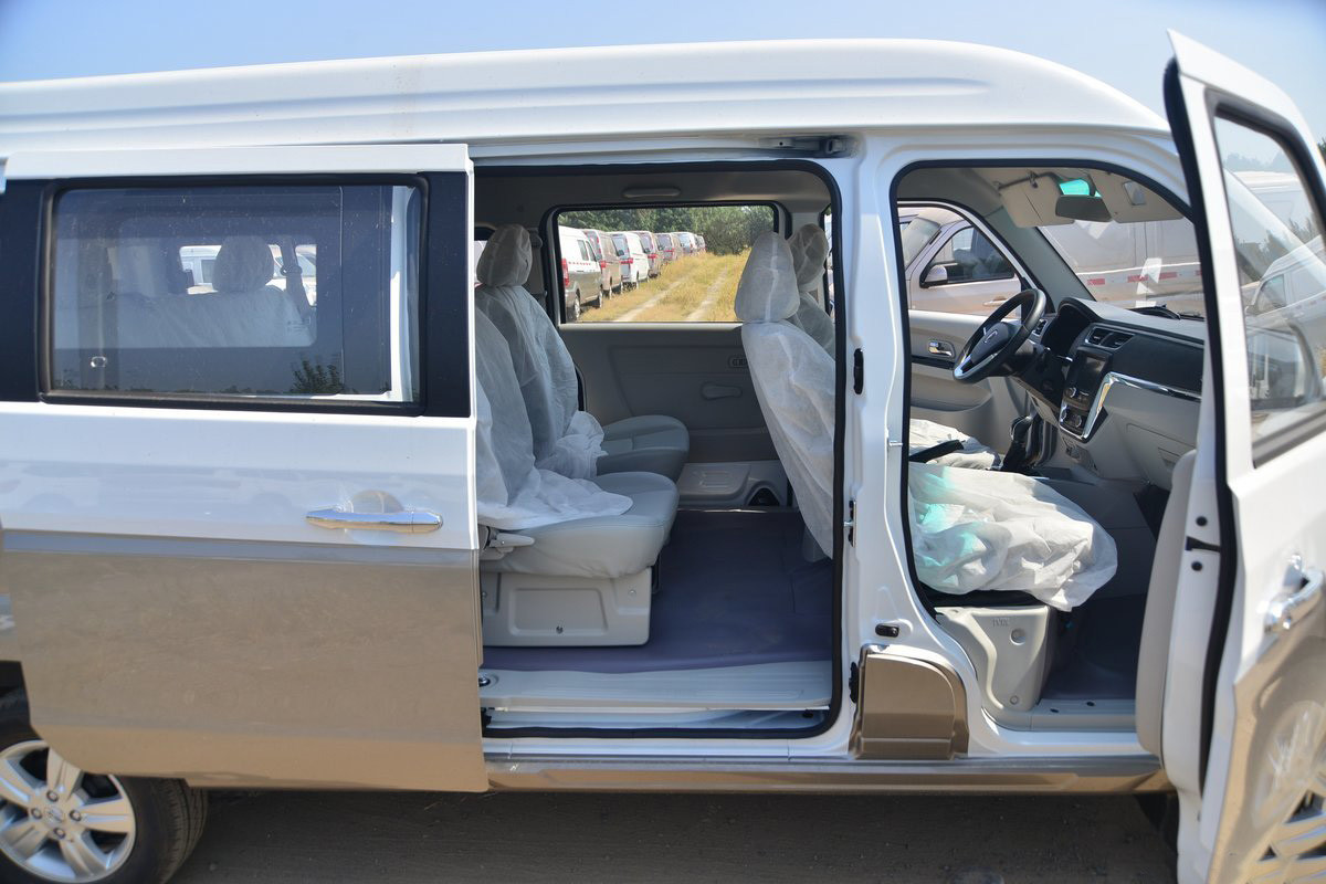 Jinbei New Hiace X30L 2023 Super Edition 102HP 1.5L Gasoline 6-7 Seats Microvan (with Air Conditioning)
