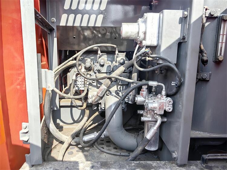 Active Made In Japan 2022 Year Model Used Hitachi EX120 Crawler Excavator 60.4KW