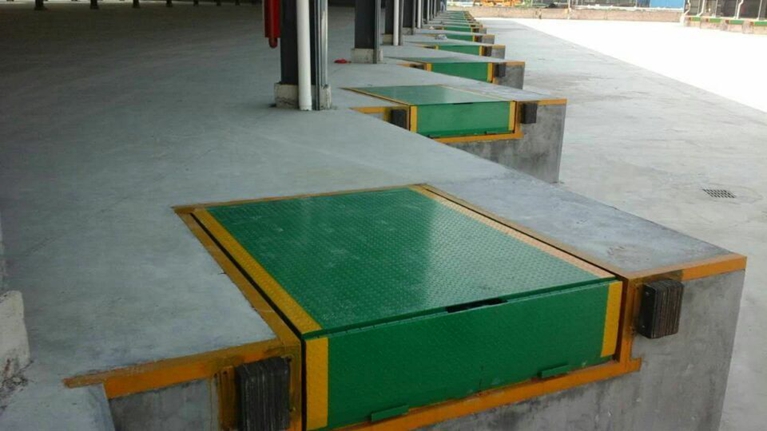 Stationary Fixed Hydraulic Loading Dock Ramp with 6 Tons Load Capacity