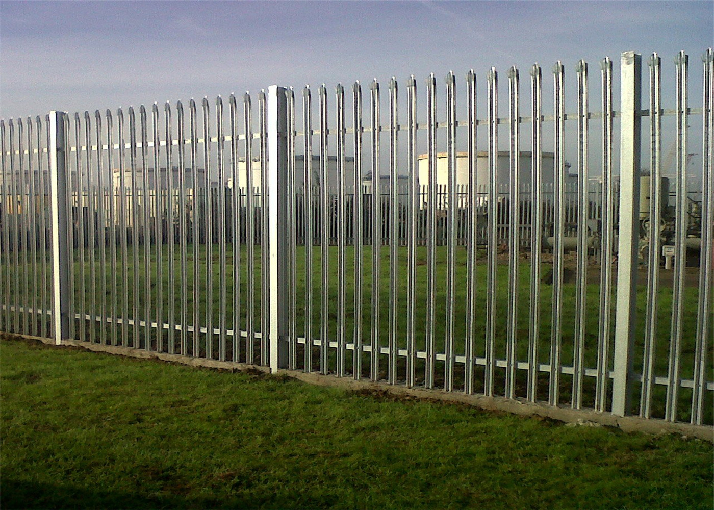 Hot dipped Galvanized Palisade fencing