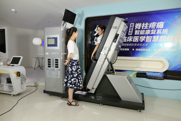 Comfortable Spinal Decompression Therapy Machine Hydraulic Drive