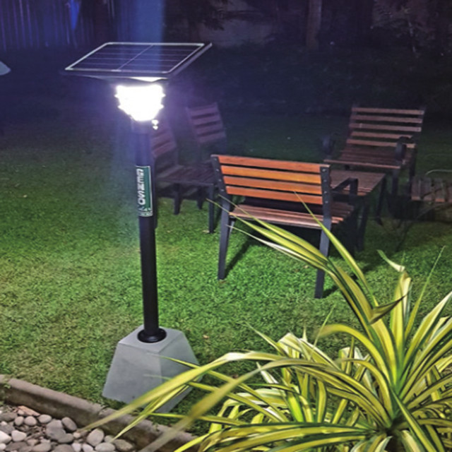 5W Integrated Polycrystalline Silicon Solar Panel Flashlight