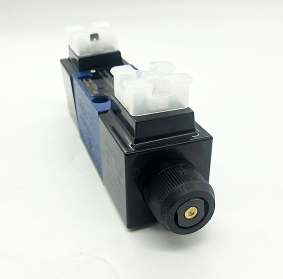4WE6E62 EW230N9K4 Rexroth Directional Control Valve 4WE6 R900930035 R900561278 R900561288