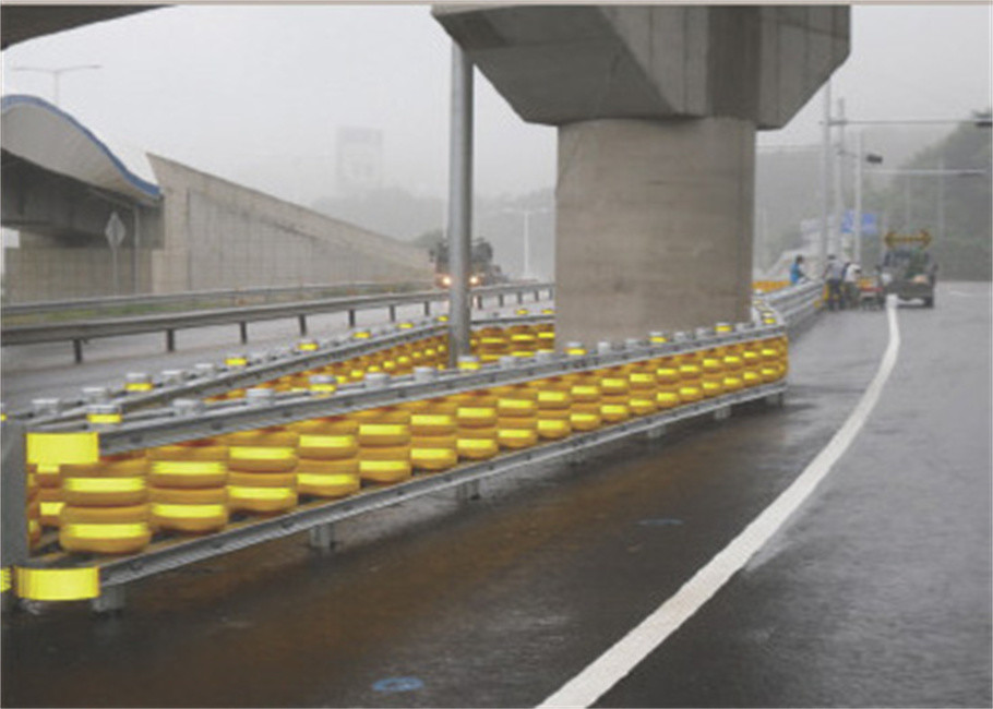 High Energy Absorption And Low Reaction Force Highway Roller Barrier