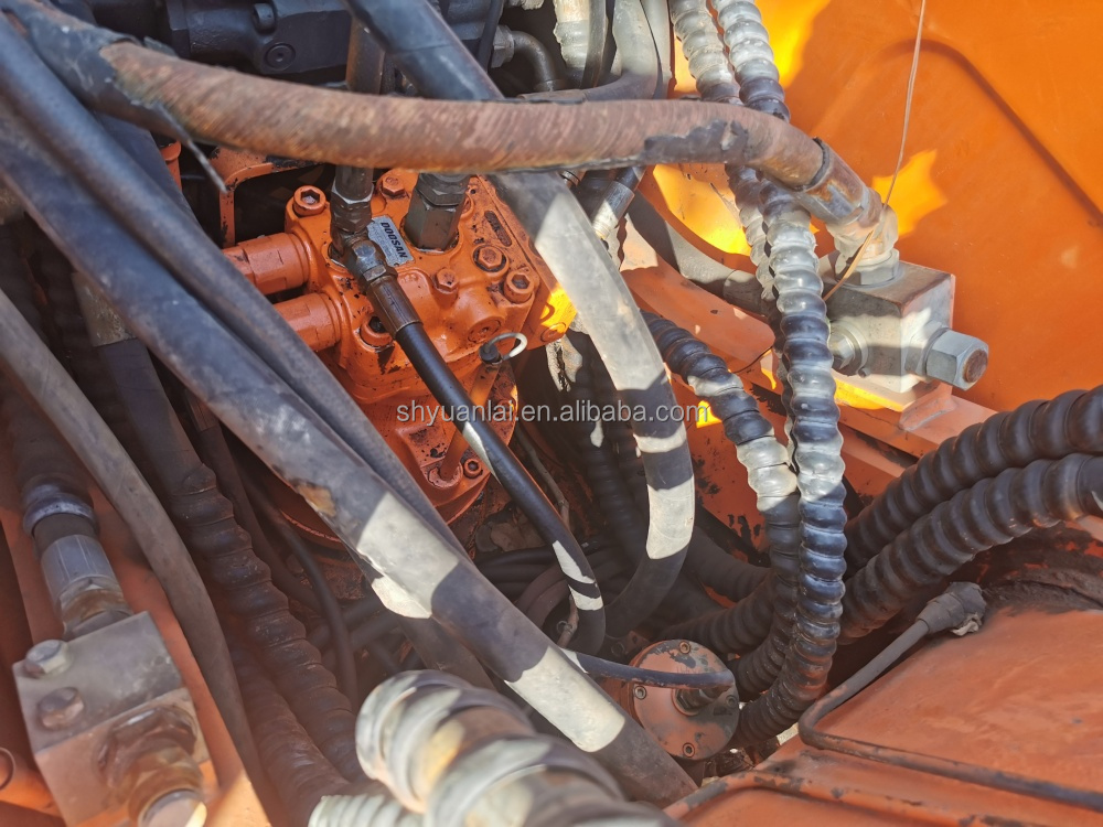 Low Priced Doosan DH150W Excavator with Strong Power and Overall Soft Steel Design
