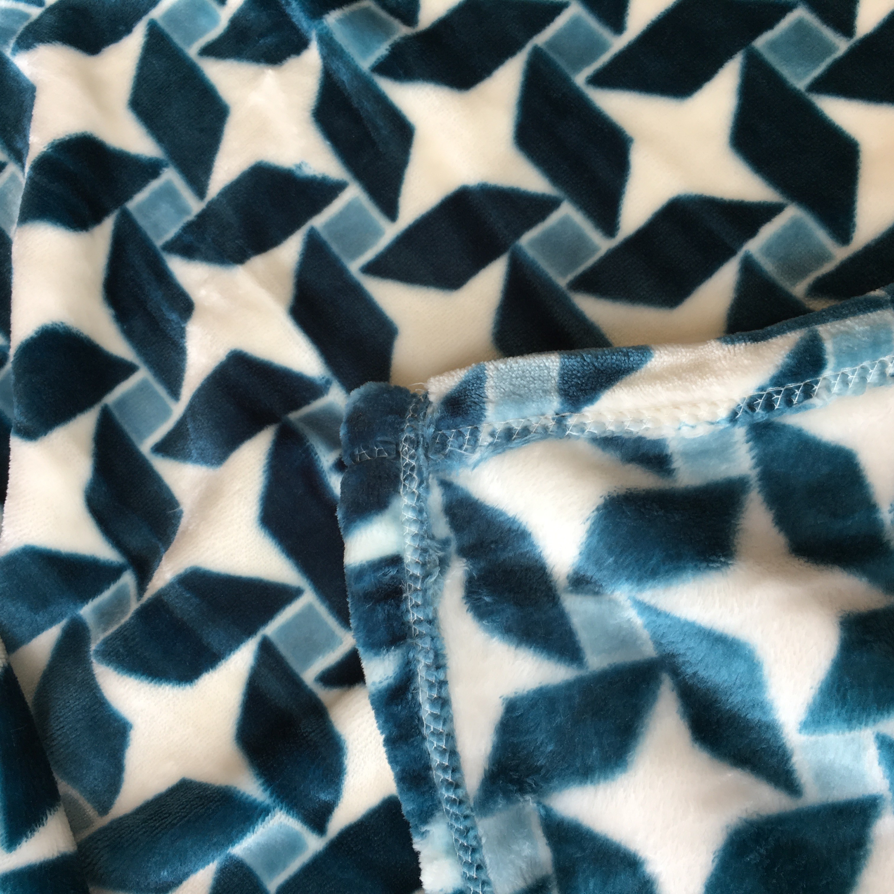 100 Percent Polyester Flannel Print Blanket For Bed Sets / Bathrobes Shrink Resistant