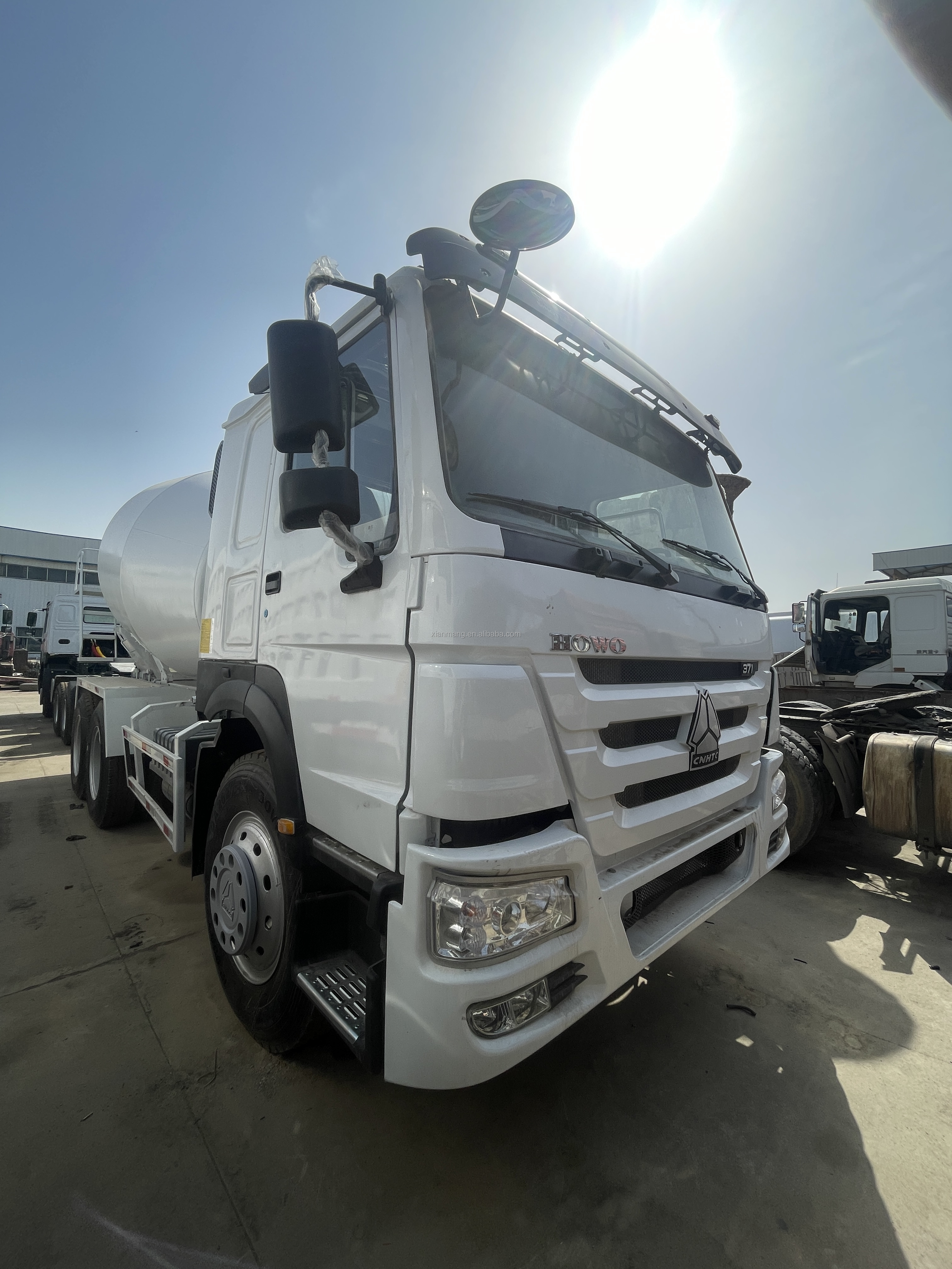 Sinotruk Howo 15 CBM Self Loading Concrete Mixer Truck 6x4 with WEICHAI Engine