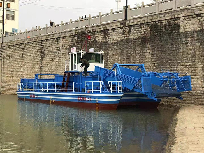 70kw Power Of Aquatic Weed Harvester Are Used To Collect And Clean River Water Plants Duckweed Harvester